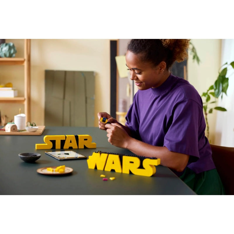 700 pcs Brick-Built Star Wars Logo