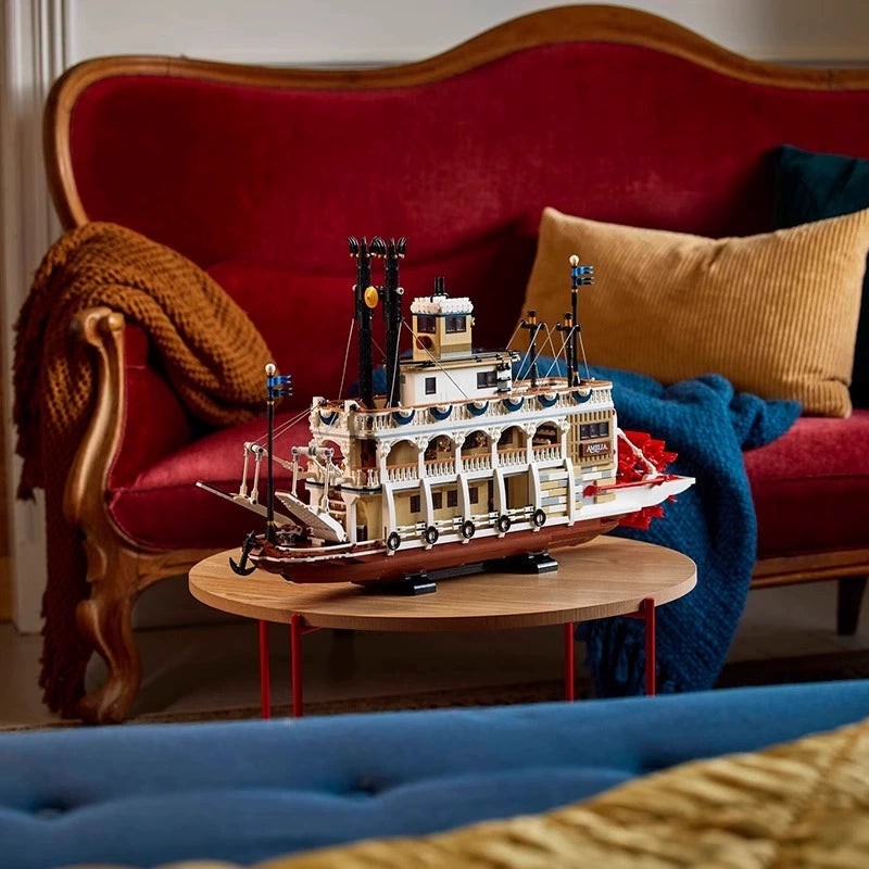 4090 pcs River Steamboat