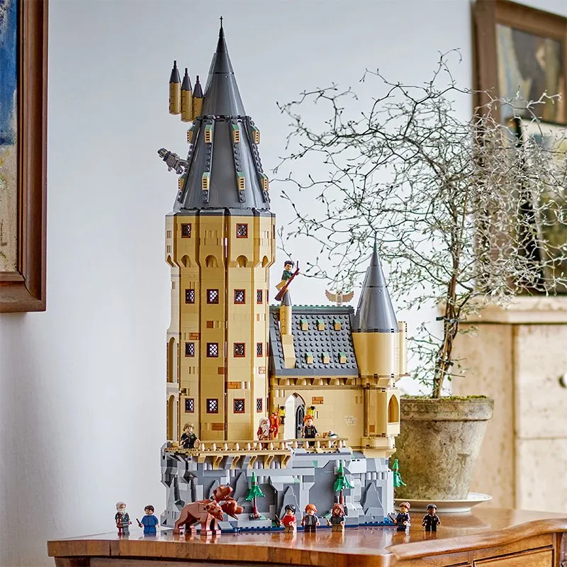 2135 pcs Hogwarts Castle: The Main Tower