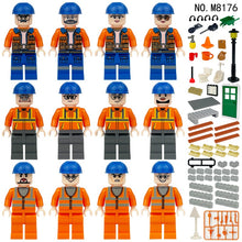 M8176 Hotel Construction Team Minifigures