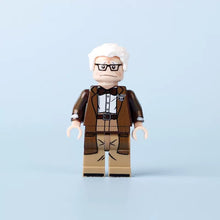 Flying House Tour Minifigures Fred and Russell