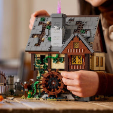 2316pcs 10900 Hocus Pocus The Sanderson Sisters' Cottage