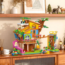823pcs JIESTAR JJ9225 Rock Climbing Treehouse