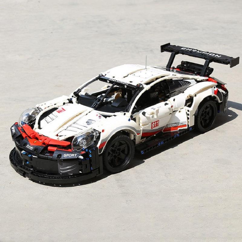 LEGO 1580pc Technic Porsche 911 RSR 42096 Building Set
